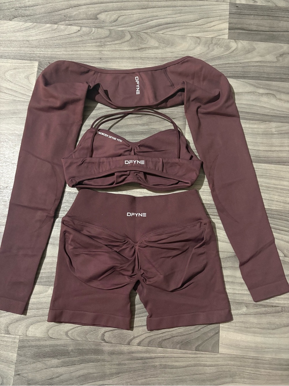 DFYNE VISION 3-Piece Set | Vision Sports Bra + Vision Shrug + Vision Shorts 4.5 - Picture 2 of 4